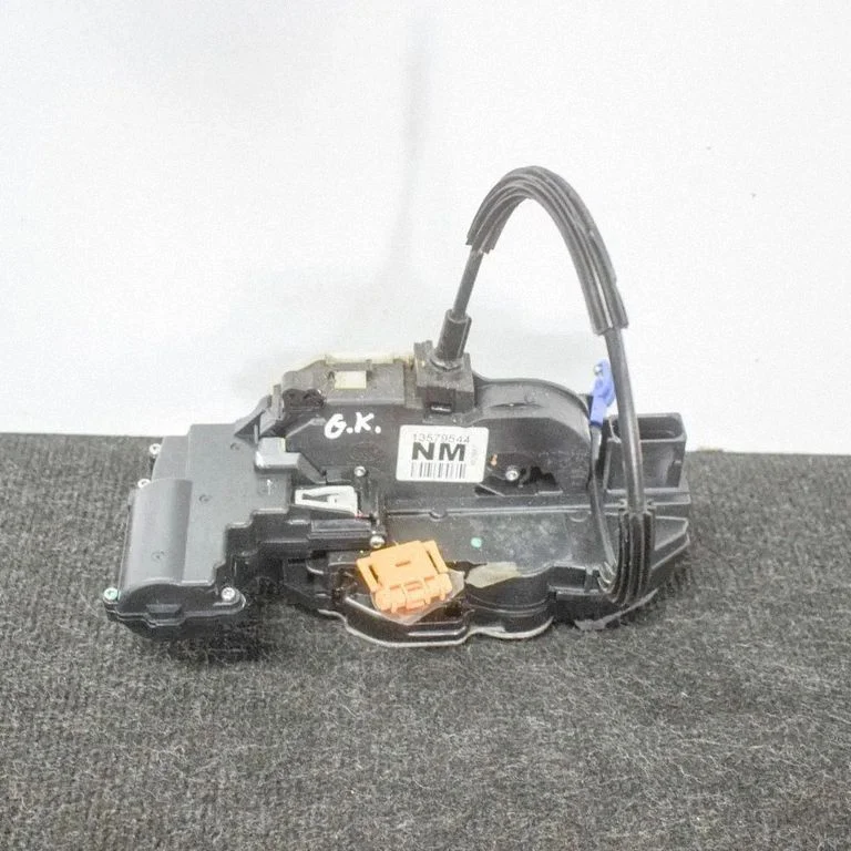 Aizmugurējo durvju slēdzene 13579544