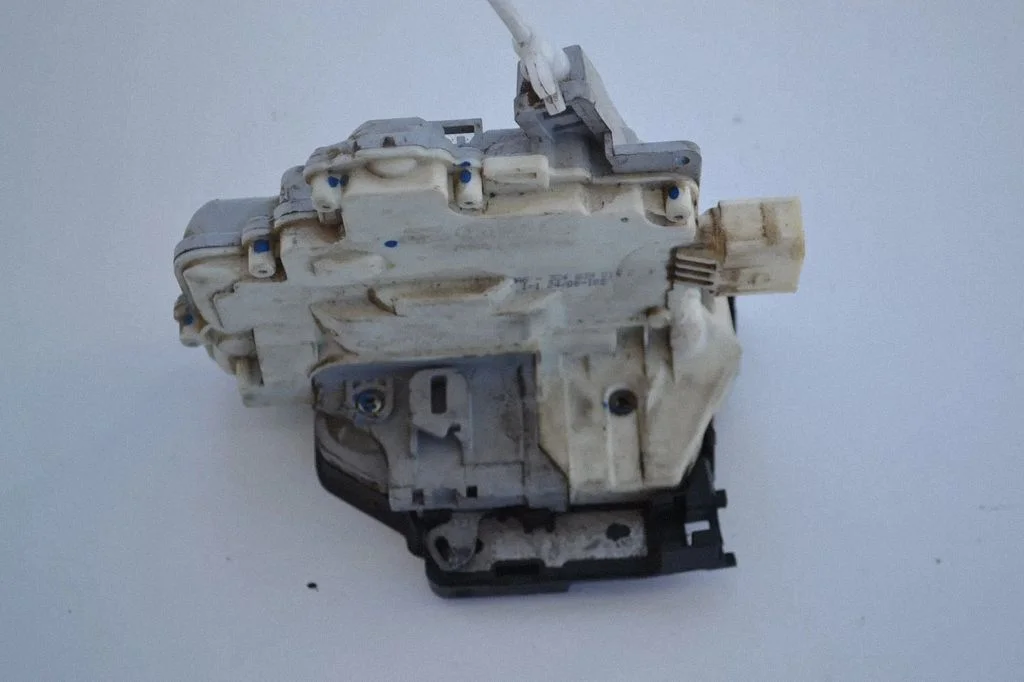 Rear door lock – Audi Q7 4L (2005-2015)