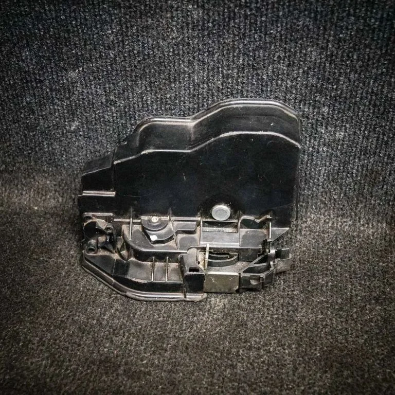 Rear door lock – BMW X3 E83 (2003-2010)