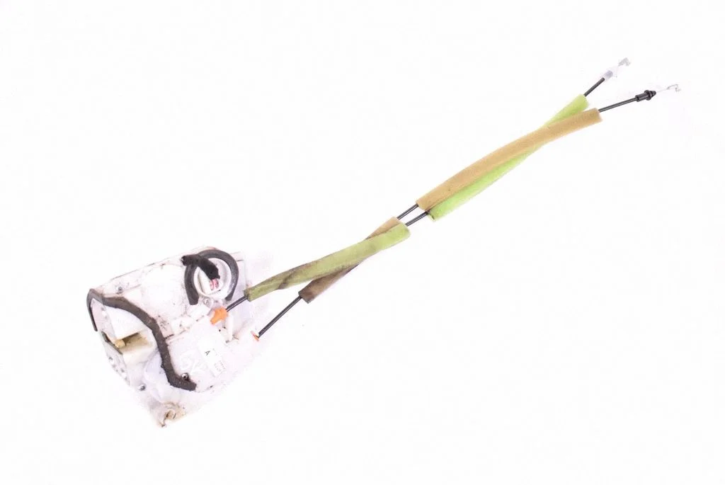 Rear door lock 4F12C0033