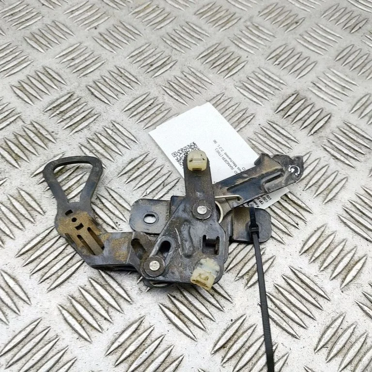 Rear door lock loop/hook striker AB392143170AD