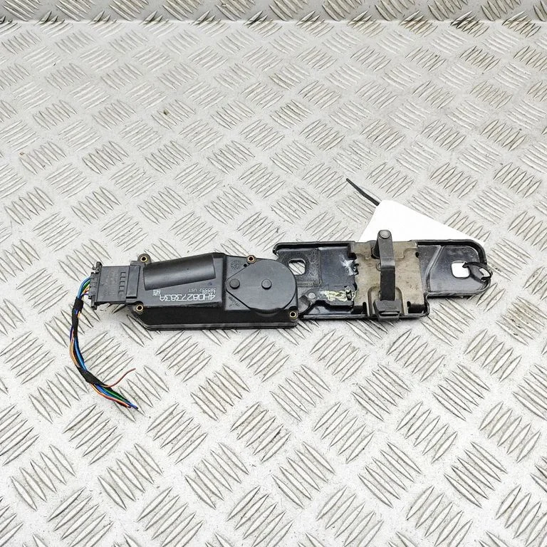 Rear door lock loop/hook striker 4H0827383A