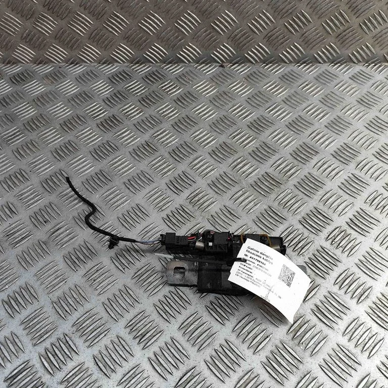 Rear door lock loop/hook striker – Audi Q7 4M (2015-)