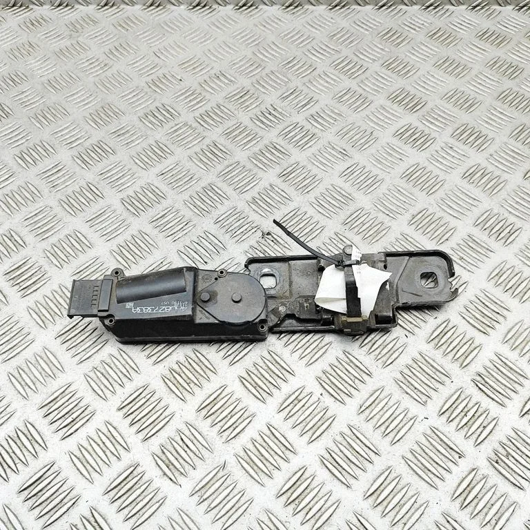 Rear door lock loop/hook striker 4H0827383A