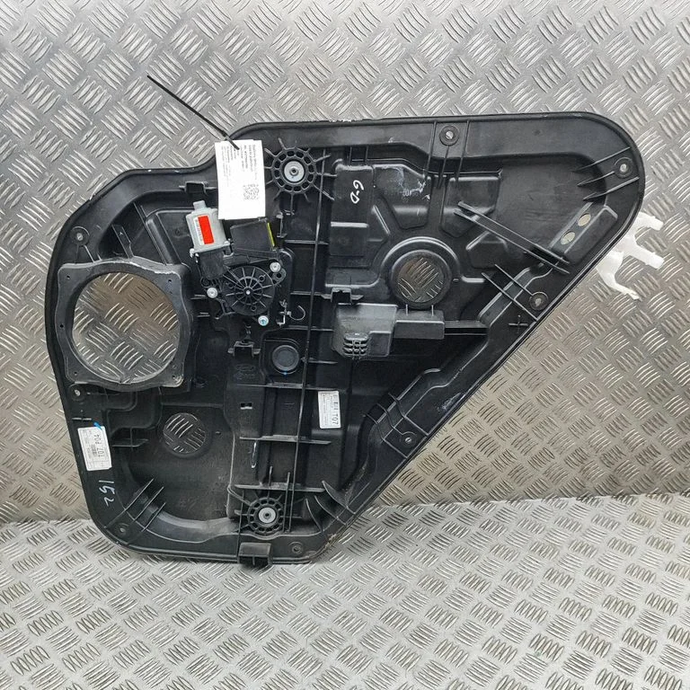Aizmugurējā el. loga pacēlāja mehānisms bez motoriņa 834602W010