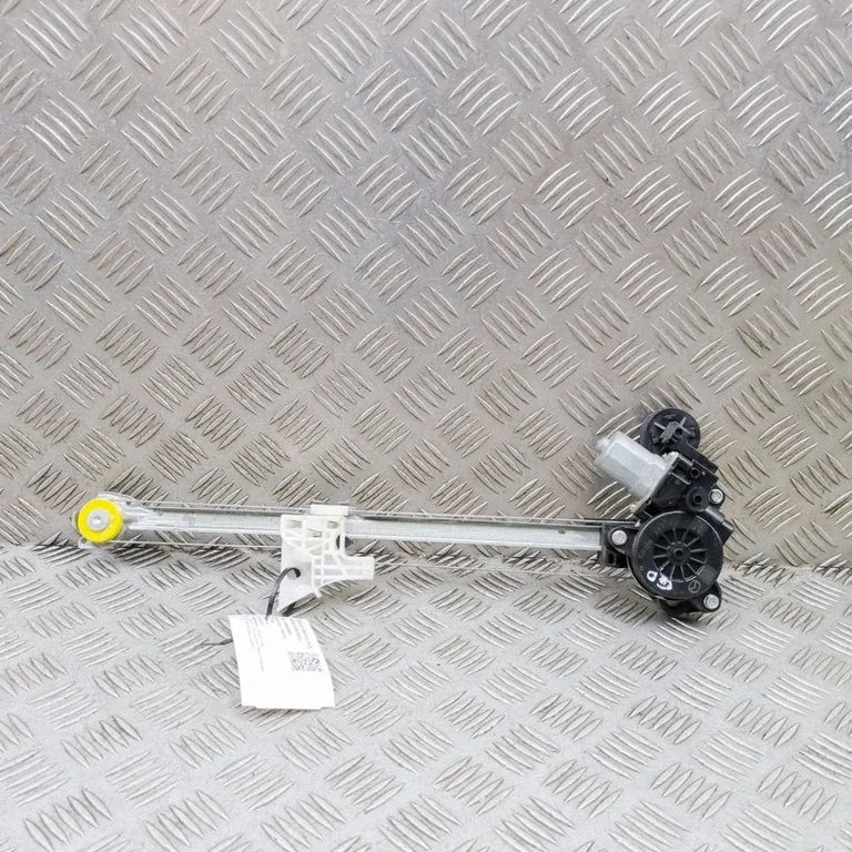 Rear window lifting mechanism without motor – Mazda CX-60 (2022-)