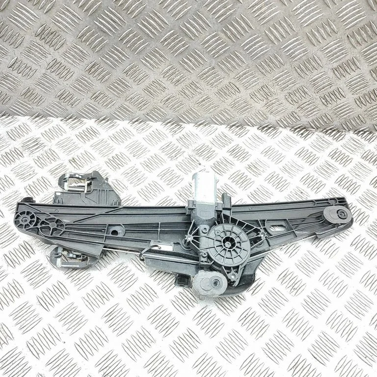 Aizmugurējā el. loga pacēlāja mehānisms bez motoriņa 9830816680