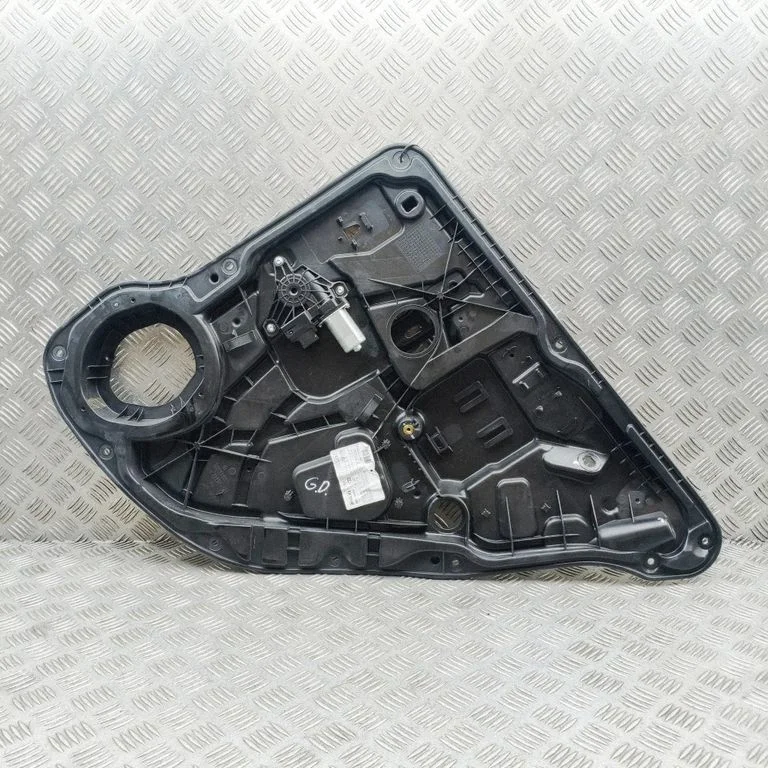 Rear window lifting mechanism without motor – Mercedes-Benz ML-Class W166 (2012-2017)