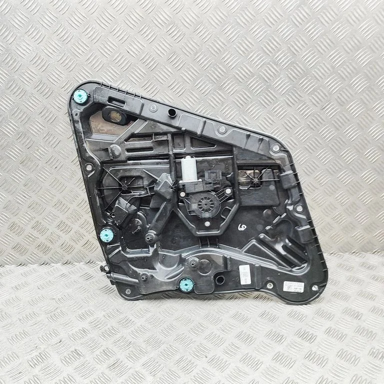 Rear window lifting mechanism without motor 5A75082