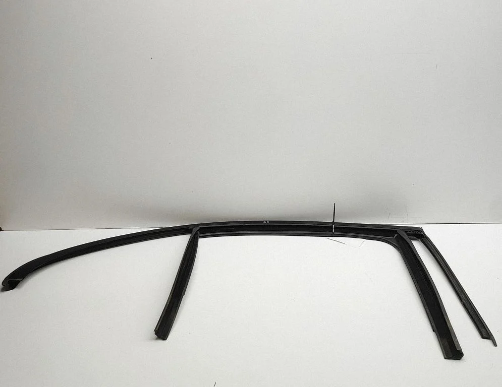 Rear window lifting mechanism without motor A2137357400