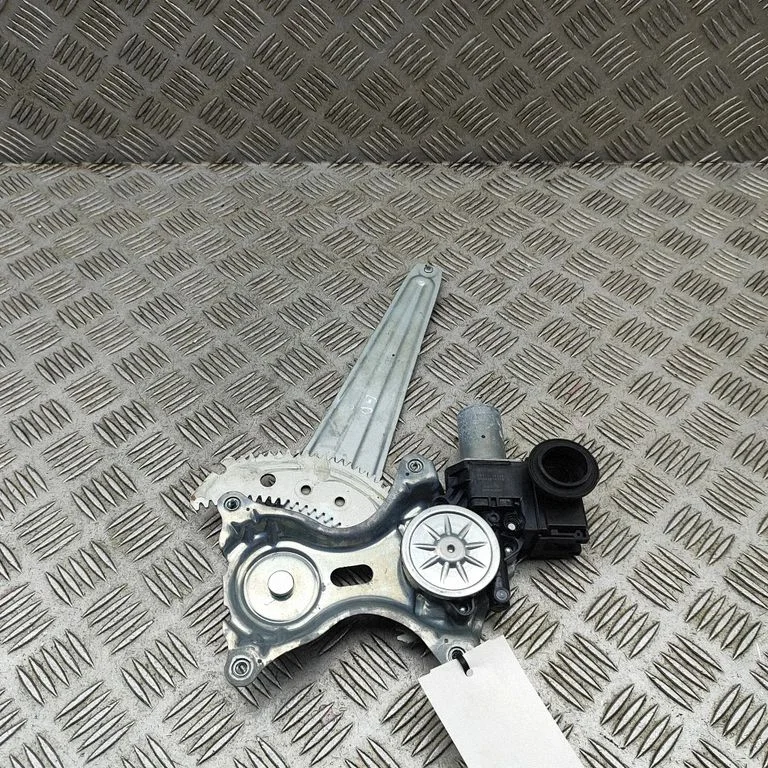 Aizmugurējā el. loga pacēlāja mehānisms bez motoriņa 6980360090