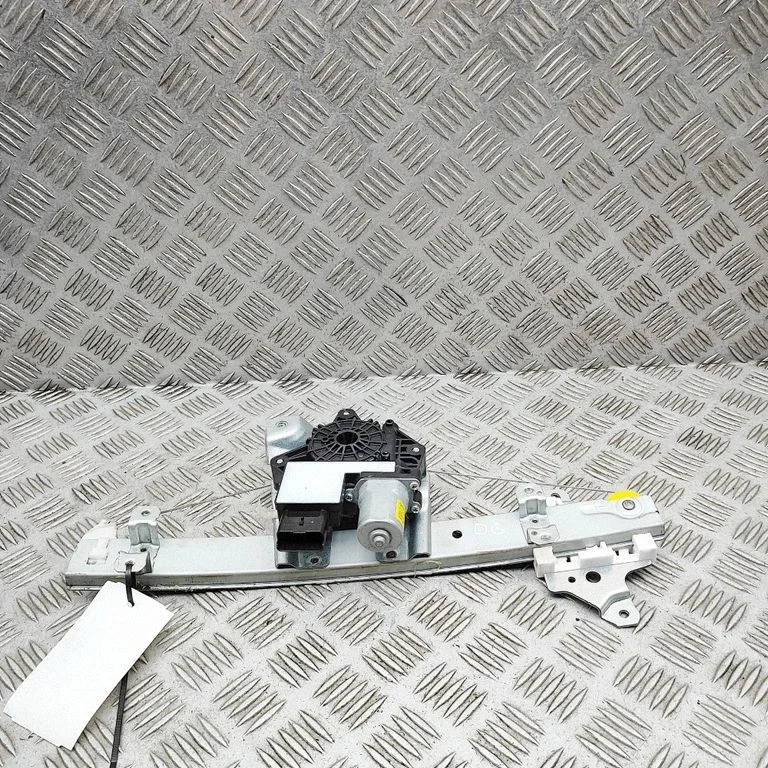 Tagaukse aknatõstuk ilma mootorita 827205MP0B
