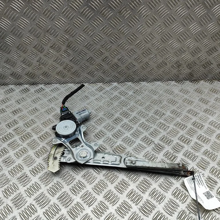 Rear window lifting mechanism without motor 827303SB0B