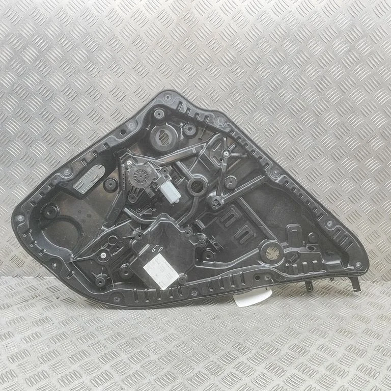 Rear window lifting mechanism without motor A0009060908