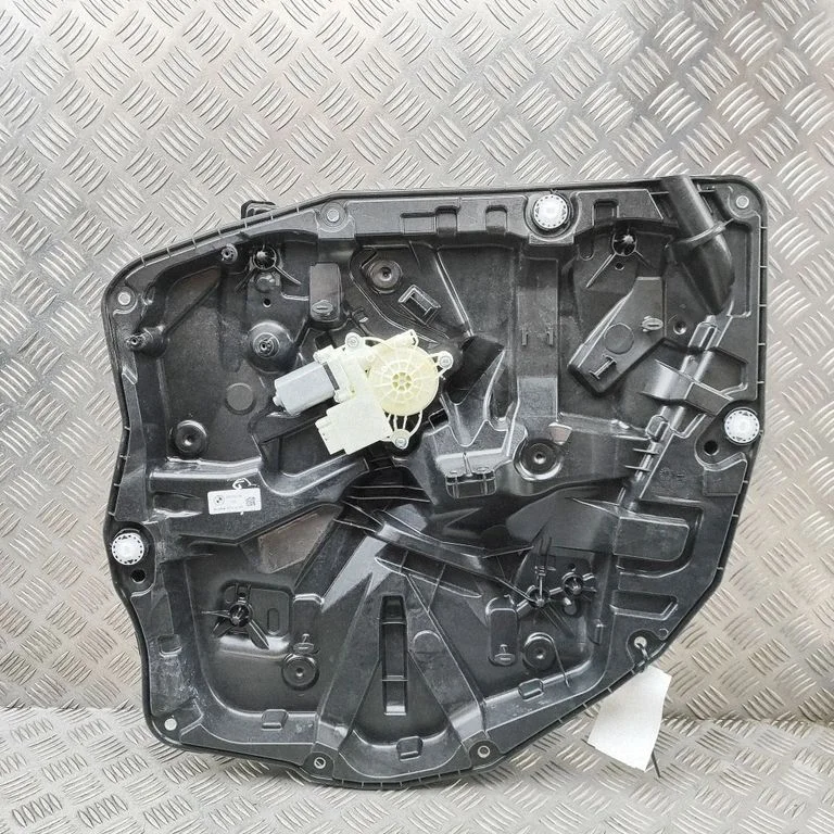 Aizmugurējā el. loga pacēlāja mehānisms bez motoriņa 9853726