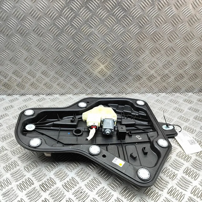 Aizmugurējā el. loga pacēlāja mehānisms bez motoriņa 5Q4959812F
