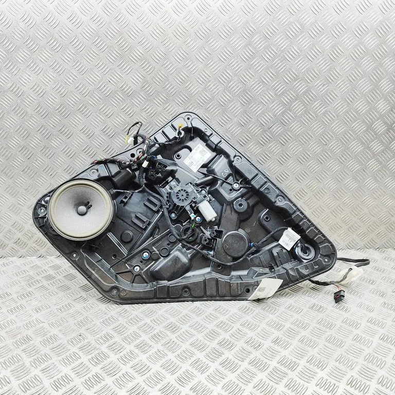 Aizmugurējā el. loga pacēlāja mehānisms bez motoriņa A1775401910