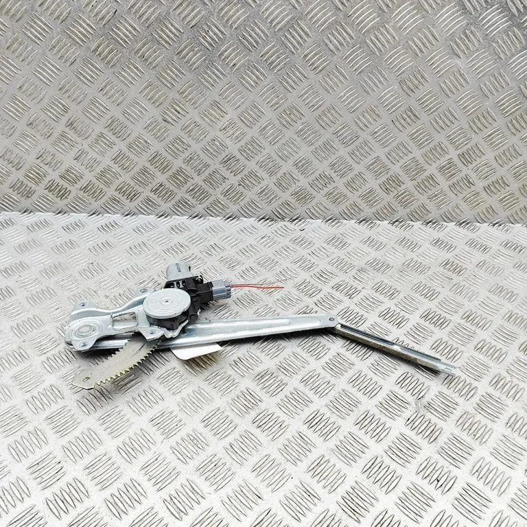 Aizmugurējā el. loga pacēlāja mehānisms bez motoriņa 8981670890