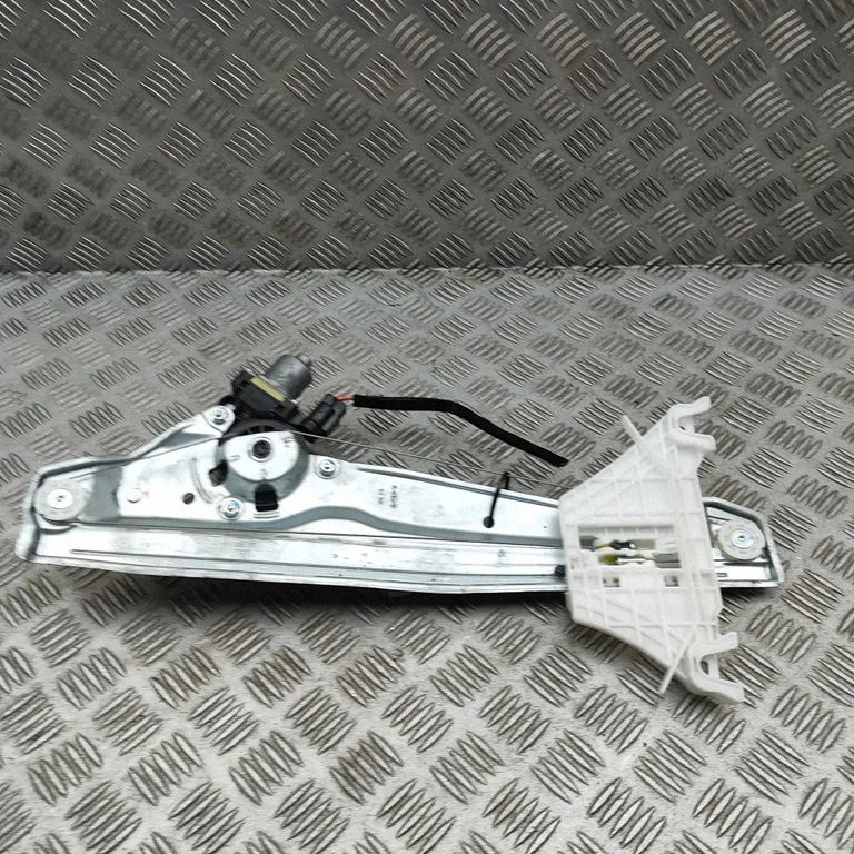 Rear window lifting mechanism without motor 83460EV000