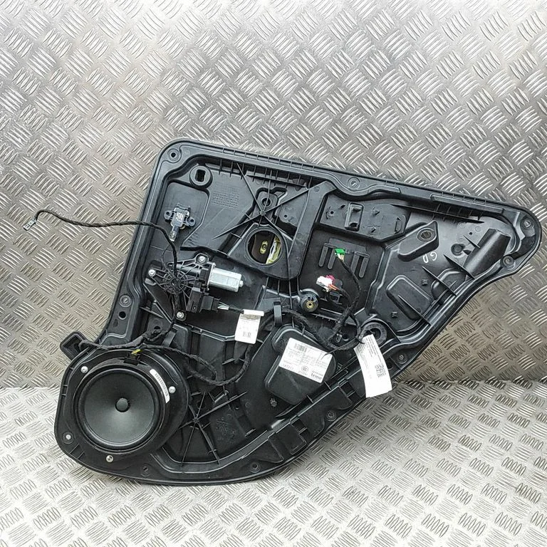 Rear window lifting mechanism without motor – Mercedes-Benz ML-Class W166 (2012-2017)