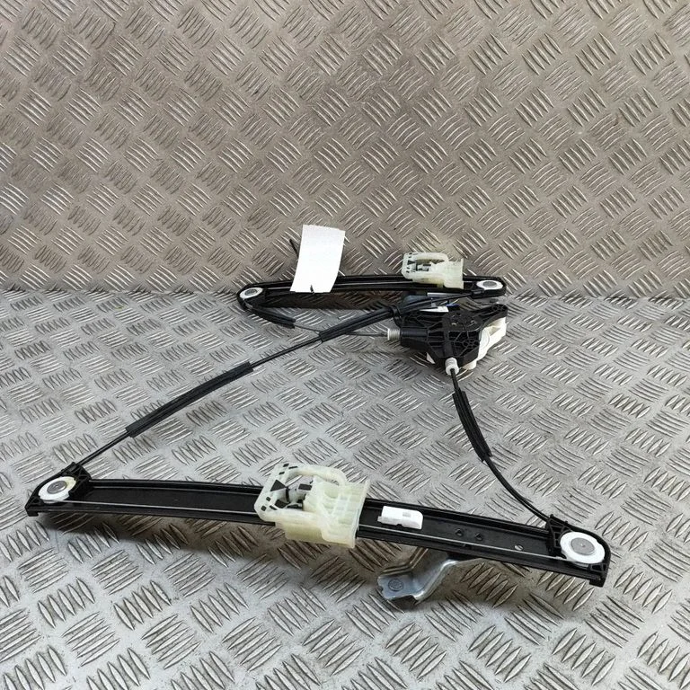 Rear window lifting mechanism without motor 4K0959801 – Audi RS Q8 (2019-)