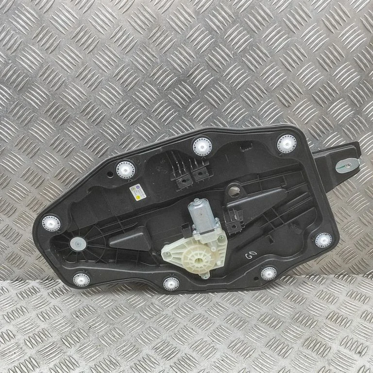 Rear window lifting mechanism without motor 5LA839656G