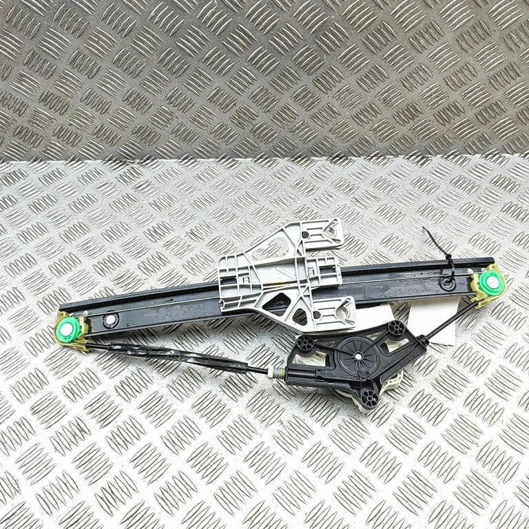 Aizmugurējā el. loga pacēlāja mehānisms bez motoriņa 8K0959812A