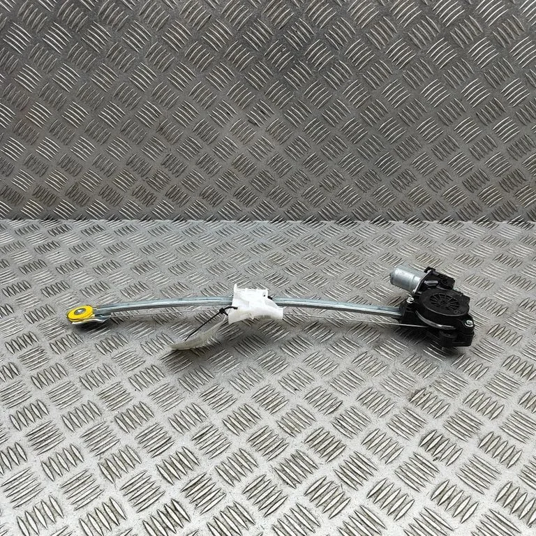 Rear window lifting mechanism without motor BCJH72590A