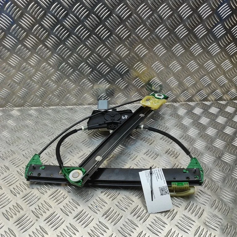 Rear window lifting mechanism without motor 4K0959801
