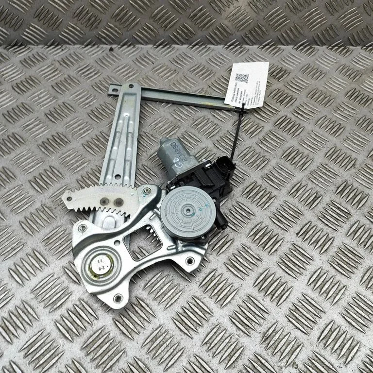Aizmugurējā el. loga pacēlāja mehānisms bez motoriņa 82731CV01C