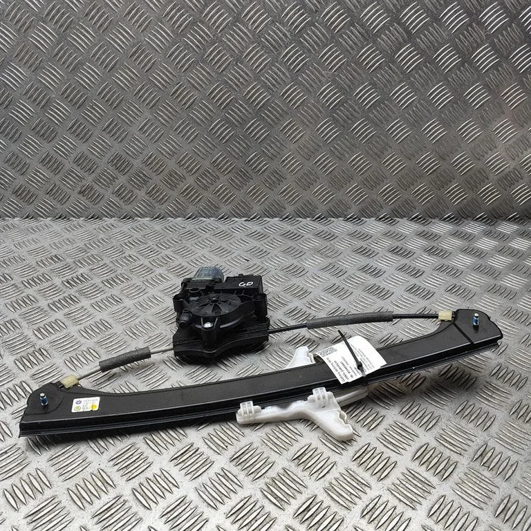 Aizmugurējā el. loga pacēlāja mehānisms bez motoriņa 5Q0959408E