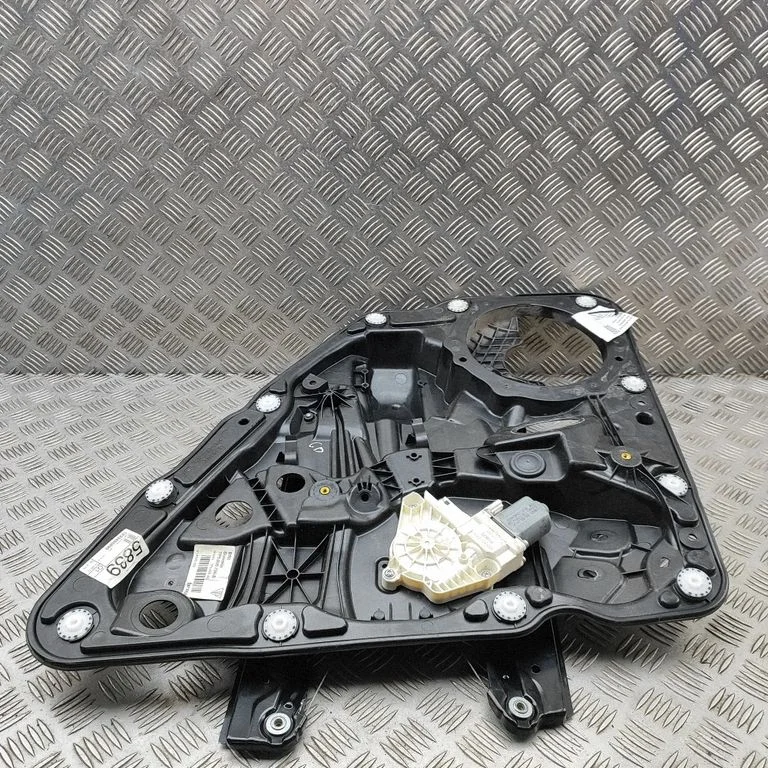 Aizmugurējā el. loga pacēlāja mehānisms bez motoriņa 7P5839462