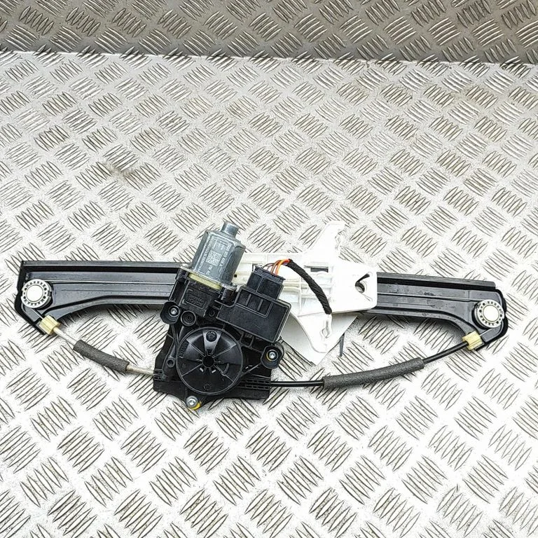 Aizmugurējā el. loga pacēlāja mehānisms bez motoriņa 5Q0959408A