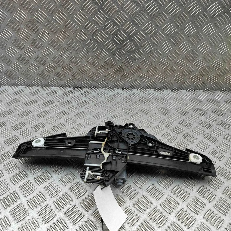 Aizmugurējā el. loga pacēlāja mehānisms bez motoriņa 9830816680