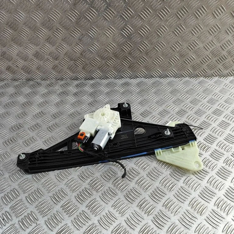Rear window lifting mechanism without motor 827204968R