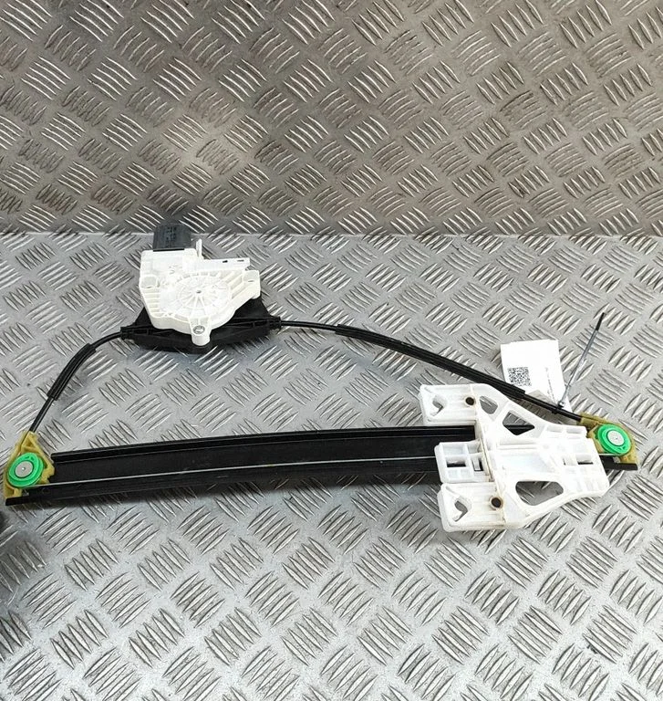 Aizmugurējā el. loga pacēlāja mehānisms bez motoriņa 8K0959812A