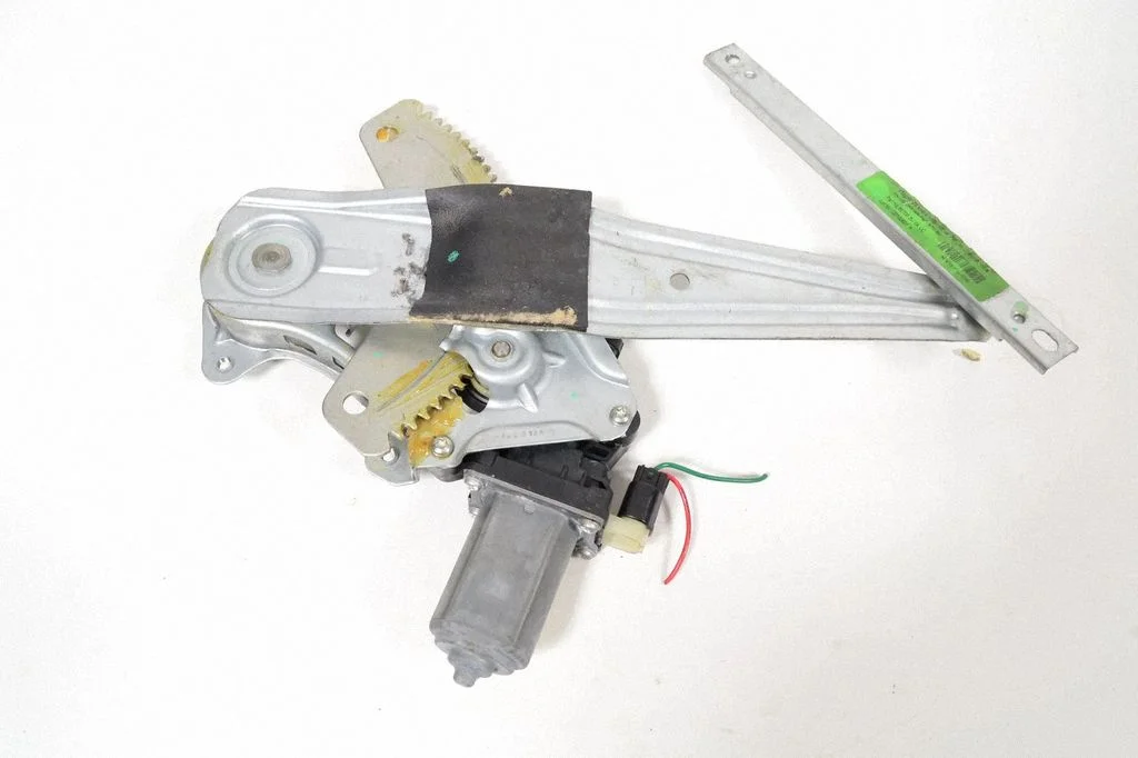 Tagaukse aknatõstuk ilma mootorita 827311HB1A – Nissan Note (E11) (2006-2014)