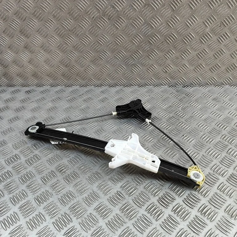 Aizmugurējā el. loga pacēlāja mehānisms bez motoriņa 2GM839462F