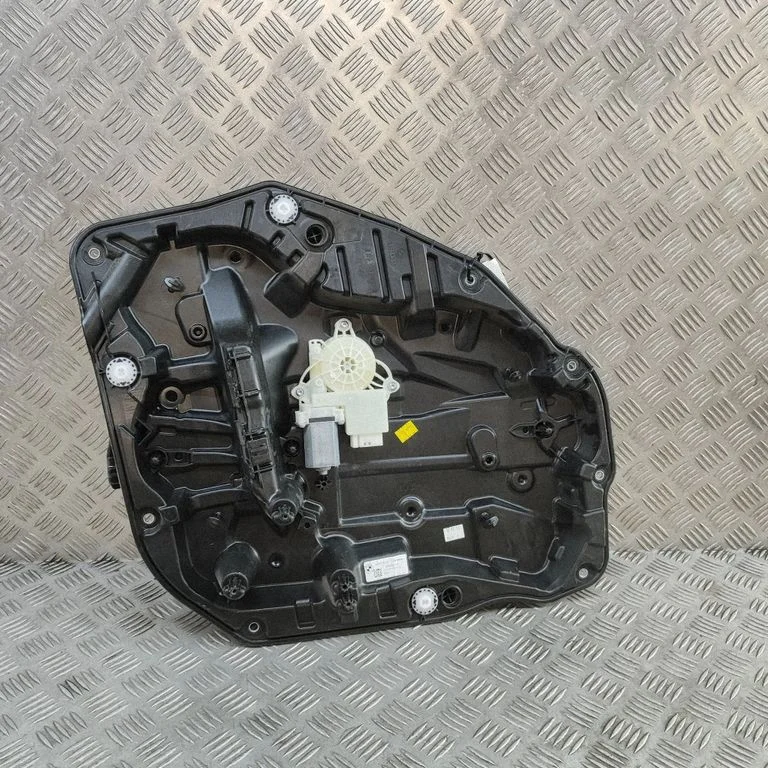Aizmugurējā el. loga pacēlāja mehānisms bez motoriņa – BMW X5M G05 F95 (2019-)