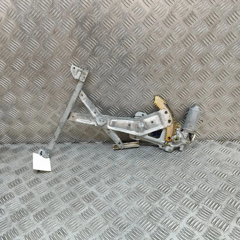 Aizmugurējā el. loga pacēlāja mehānisms bez motoriņa 63112FC000