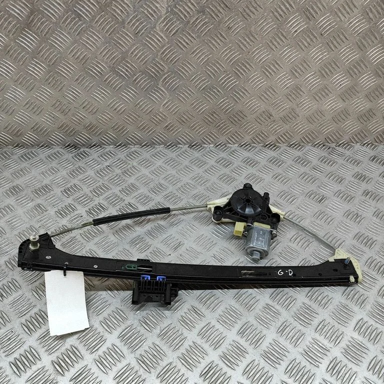 Rear window lifting mechanism without motor 95B839462