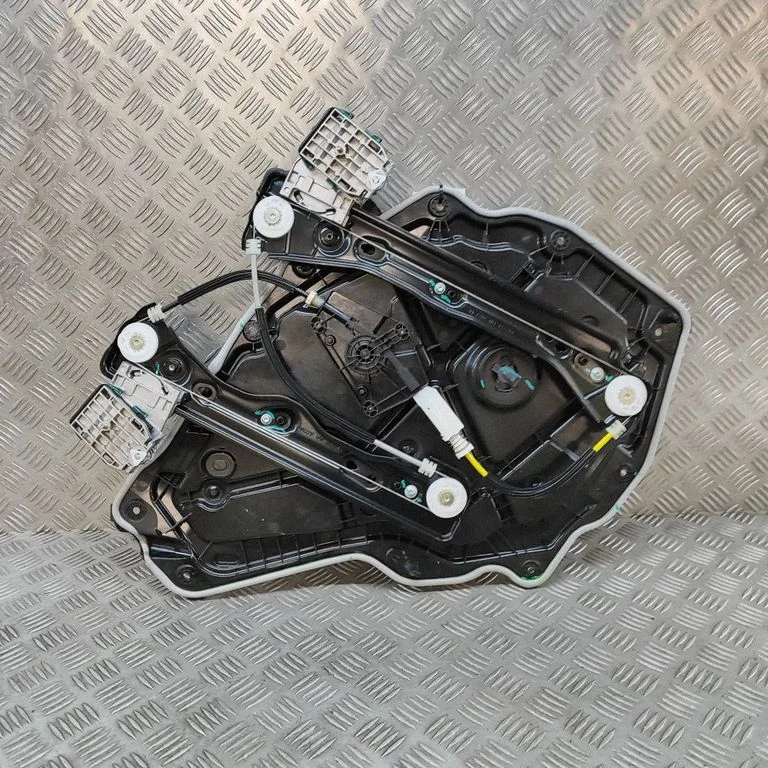 Rear window lifting mechanism without motor 149551300G