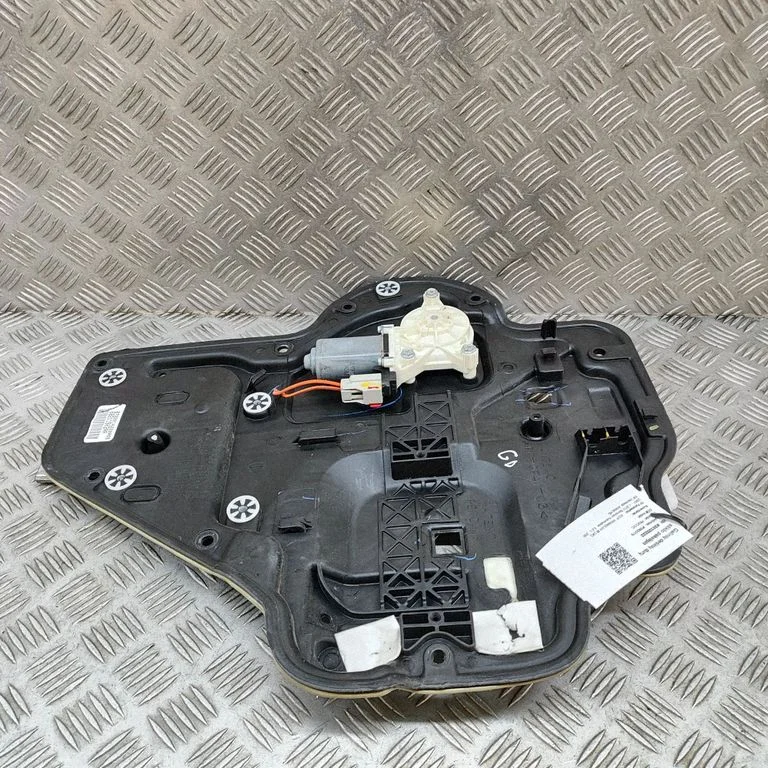 Aizmugurējā el. loga pacēlāja mehānisms bez motoriņa 68211902AA