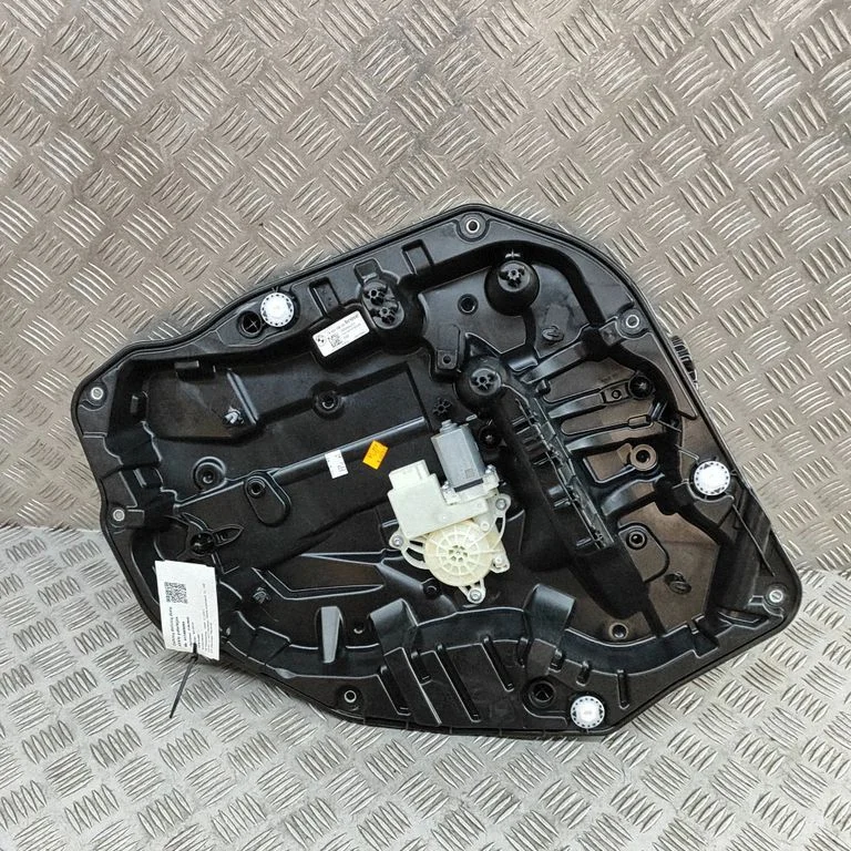 Aizmugurējā el. loga pacēlāja mehānisms bez motoriņa – BMW X7 G07 (2018-)
