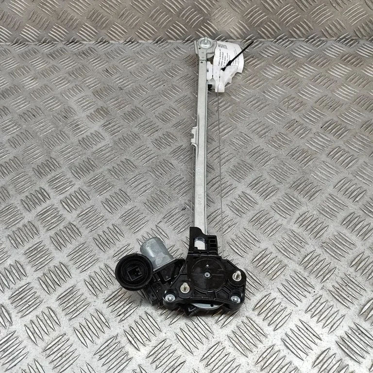 Aizmugurējā el. loga pacēlāja mehānisms bez motoriņa DFR572590