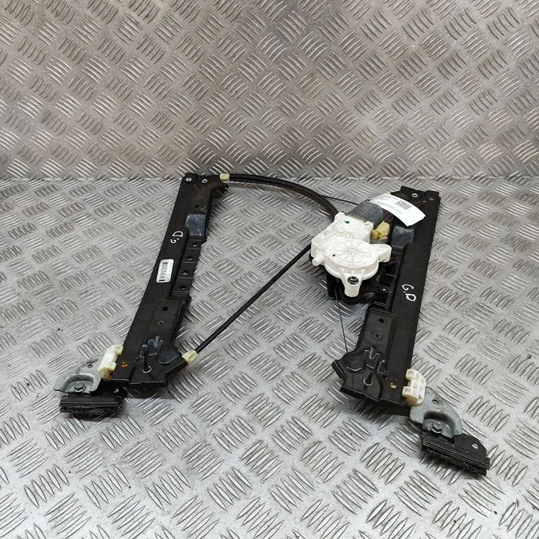 Rear window lifting mechanism without motor – Chrysler Voyager (2008-2016)