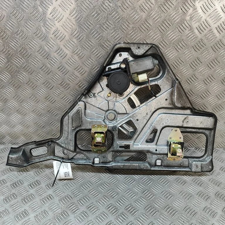 Aizmugurējā el. loga pacēlāja mehānisms bez motoriņa 0130821317