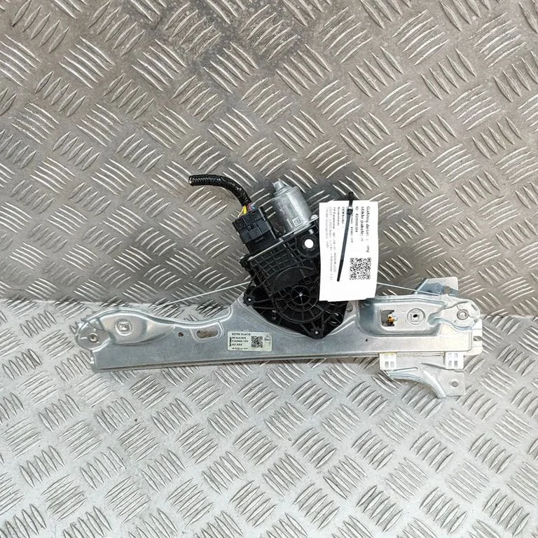 Aizmugurējā el. loga pacēlāja mehānisms bez motoriņa 827506UA1B