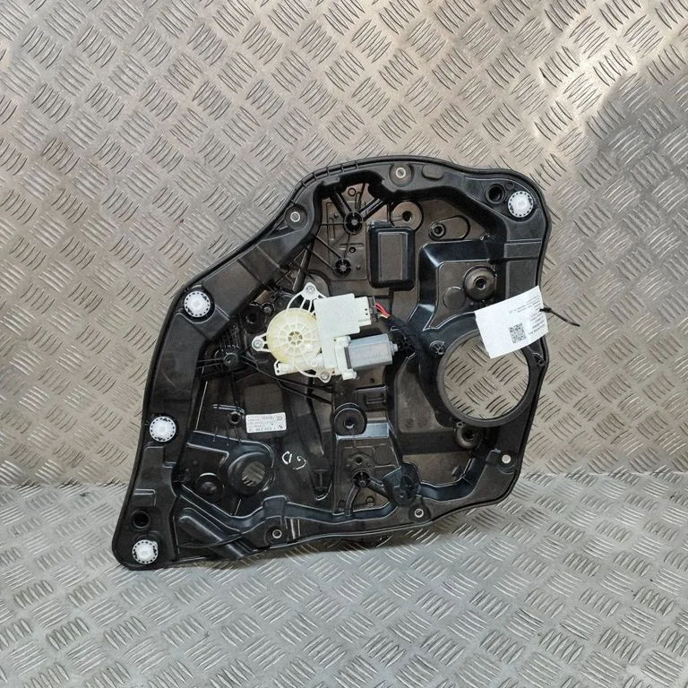 Aizmugurējā el. loga pacēlāja mehānisms bez motoriņa – BMW 3. sērija G20 G21 (2019-)