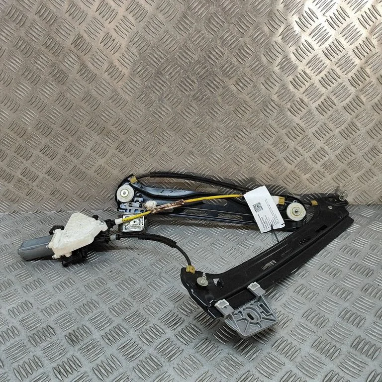 Rear window lifting mechanism without motor A2078200642